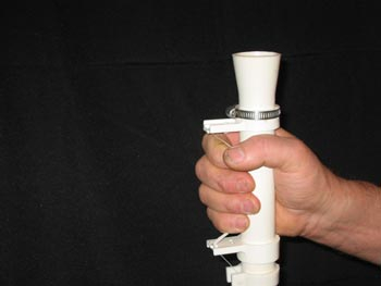 Squeeze the seeder strap to release seed or bulb Squeeze the seeder strap to release seed or bulb